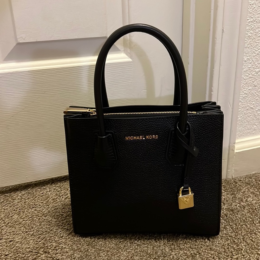 Michael kors medium leather croc embossed Mercer